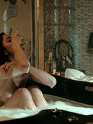 Alice Braga nude 1