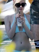 Avril Lavigne nude 81
