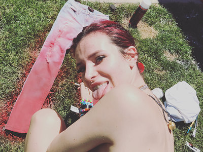 Bella Thorne naked pics 