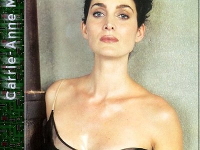Carrie Anne Moss Brunet MILF with deep cleavage