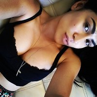 Cassie Steele Tits Selfies