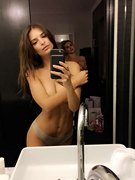 Emily Ratajkowski nude 11