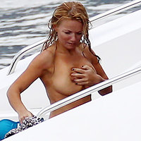 Geri Halliwell shows off her nude boobs