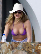 Jennifer Aniston nude 0