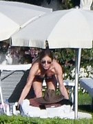 Jennifer Aniston nude 26