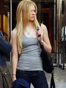 Lavigne Avril nude 48
