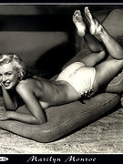 Marilyn Monroe nude 107