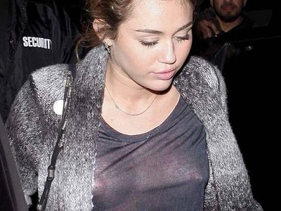 Miley Cyrus carelessly shows her nipples