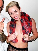 Miley Cyrus nude 10