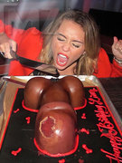 Miley Cyrus nude 1