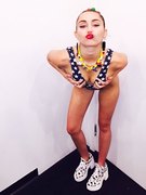 Miley Cyrus nude 3