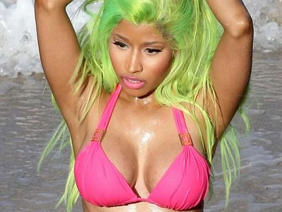 Pop diva Nicki Minaj exposes her ass
