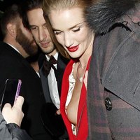 Rosie Huntington-Whiteley Sexy Rosie Huntington flashes her nipple on a red carpet!