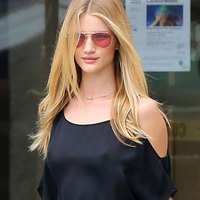 Rosie Huntington-Whiteley Sexy view of Rosie Huntington’s nipples under the blouse 