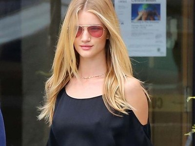 Rosie Huntington-Whiteley Sexy view of Rosie Huntington’s nipples under the blouse 