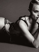 Amber Valletta nude 1