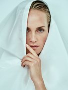 Amber Valletta nude 11
