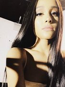 Ariana Grande nude 3