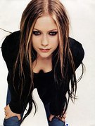 Avril Lavigne nude 13