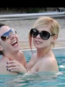 Avril Lavigne nude 31