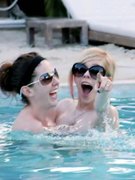 Avril Lavigne nude 32