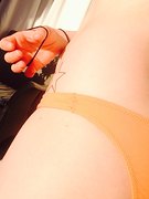 Avril Lavigne nude 0