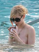Avril Lavigne nude 42