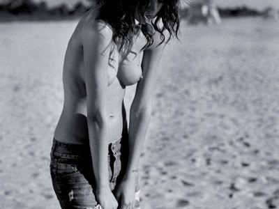 Belen Bergagna topless and sexy