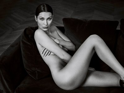 Bella Hadid shows boobs