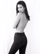 Bella Hadid nude 4