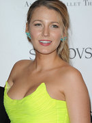 Blake Lively nude 9