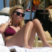 Brooklyn Decker hot bikini shots!
