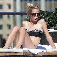 Brooklyn Decker relaxes under the sun