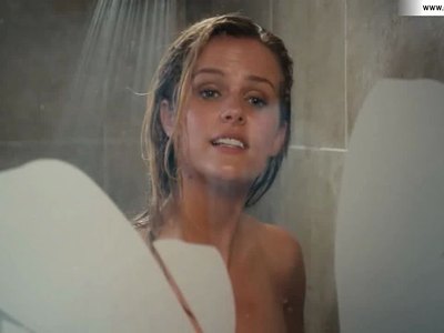 Brooklyn Decker looks hot in Just Go With It