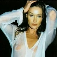 Alluring Carla Bruni deserves the red runner.