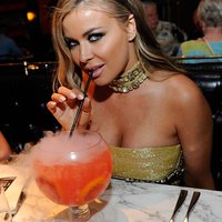 Carmen Electra fascinating star at party!
