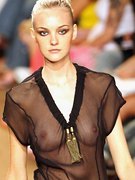 Caroline Trentini nude 8