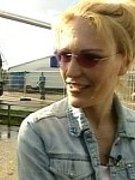 De-Bus Esmee nude 1