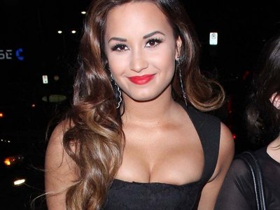 Demi Lovato huge cleavage