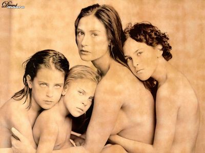 Hot and explicit pics of Demi Moore!