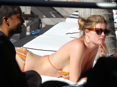 Doutzen Kroes Hot Milf Body In A Bikini