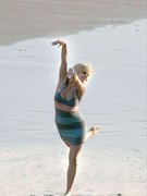 Elisha Cuthbert nude 17