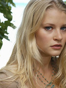 Emilie De-Ravin nude 162