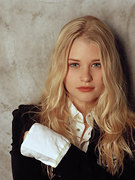 Emilie De-Ravin nude 19