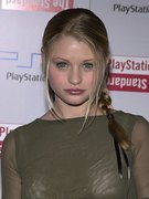 Emilie De-Ravin nude 22