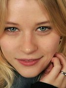 Emilie De-Ravin nude 71