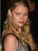 Emilie De-Ravin nude 89