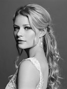 Emilie De-Ravin nude 9