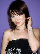 Emily Browning nude 7