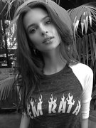 Emily Ratajkowski nude 15